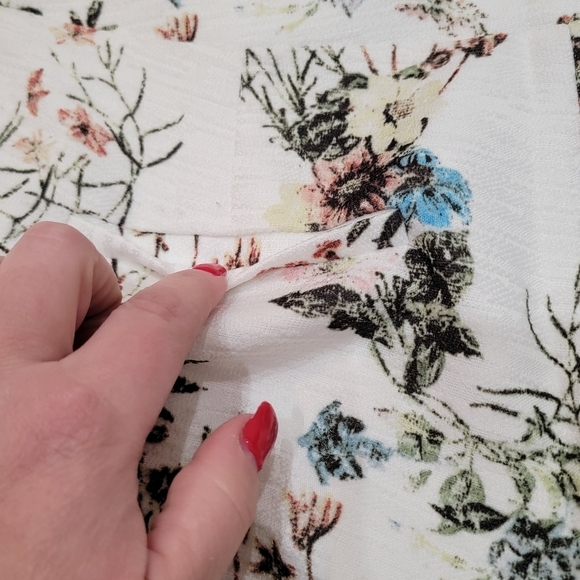 Lucy Paris white floral shorts. - Picture 8 of 16